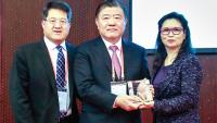 Chen Zhu, center, who received the 2017 Dr. Clyde and Mrs. Helen Wu Award in International Understanding, is shown with Roger Wu and Lady Ivy Wu.